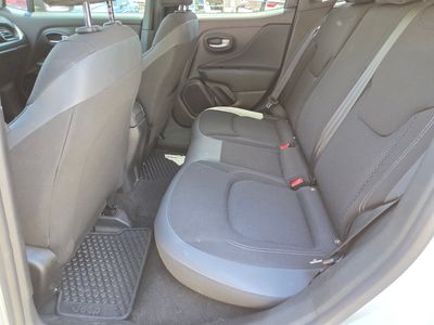 2023 Jeep Renegade - Photo 18