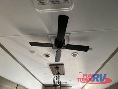 2025 KZ Durango - Photo 28