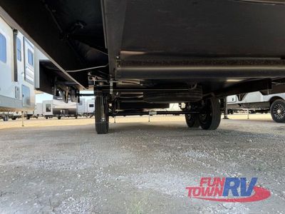 2025 KZ Durango - Photo 13
