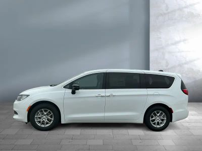 2026 Chrysler Voyager - Photo 3