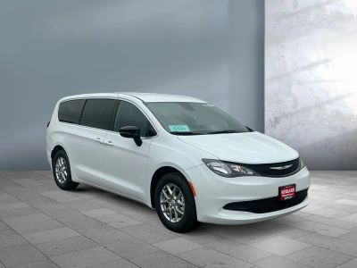 2026 Chrysler Voyager - Photo 8