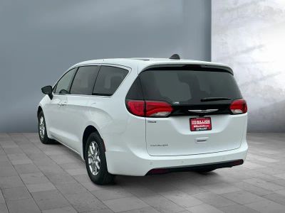 2026 Chrysler Voyager - Photo 4