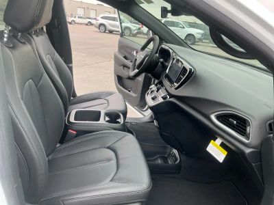 2026 Chrysler Voyager - Photo 20