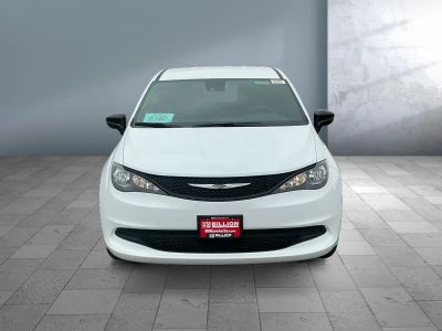 2026 Chrysler Voyager - Photo 2