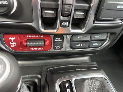 2026 Jeep Gladiator — photo 15 view