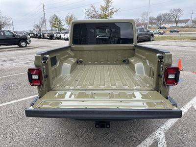 2026 Jeep Gladiator — photo 10 view