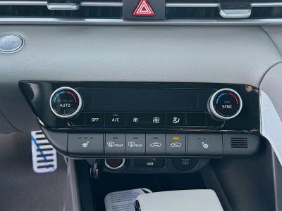 2026 Hyundai ELANTRA — photo 12 view