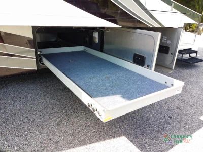 2016 Tiffin Motorhomes Phaeton — photo 14 view
