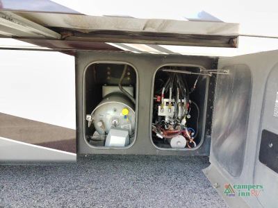 2016 Tiffin Motorhomes Phaeton — photo 15 view