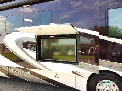 2016 Tiffin Motorhomes Phaeton — photo 9 view