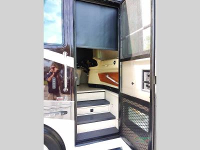 2016 Tiffin Motorhomes Phaeton — photo 30 view