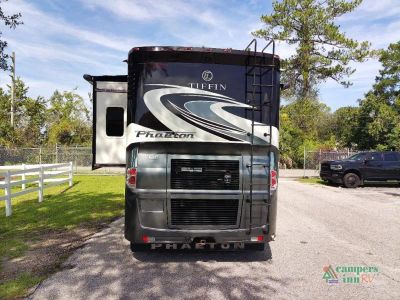 2016 Tiffin Motorhomes Phaeton — engine compartment view