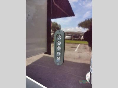 2016 Tiffin Motorhomes Phaeton — photo 47 view