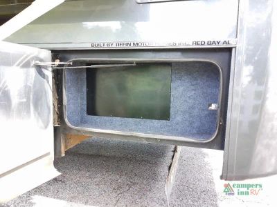 2016 Tiffin Motorhomes Phaeton — photo 24 view