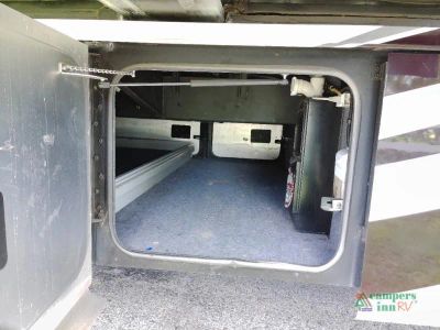 2016 Tiffin Motorhomes Phaeton — photo 20 view