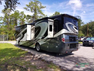 2016 Tiffin Motorhomes Phaeton — interior view