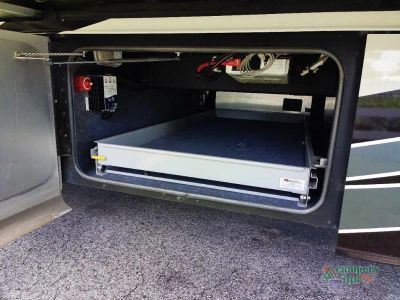 2016 Tiffin Motorhomes Phaeton — photo 19 view