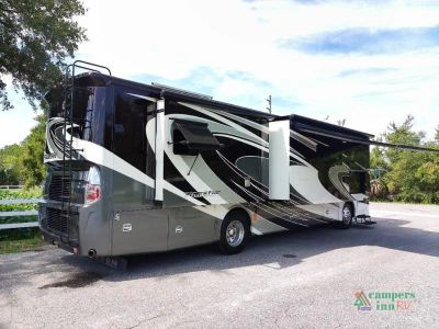 2016 Tiffin Motorhomes Phaeton — photo 32 view