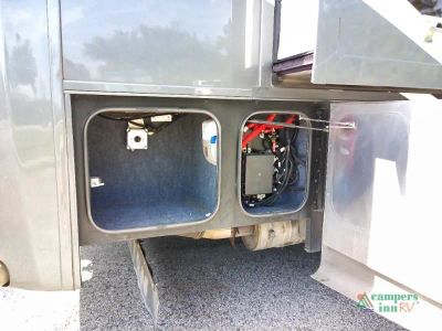 2016 Tiffin Motorhomes Phaeton — photo 10 view