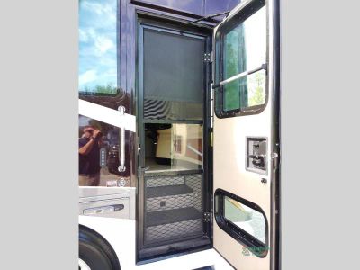 2016 Tiffin Motorhomes Phaeton — photo 29 view
