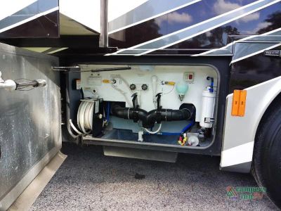 2016 Tiffin Motorhomes Phaeton — photo 21 view