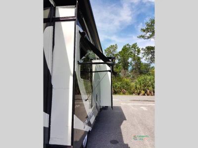 2016 Tiffin Motorhomes Phaeton — photo 26 view