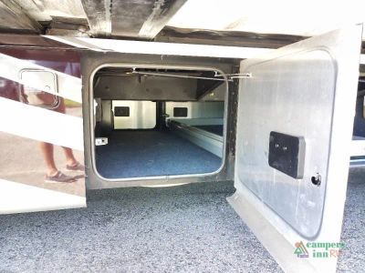 2016 Tiffin Motorhomes Phaeton — photo 12 view