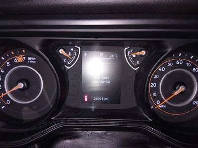 2025 Jeep Wrangler - Photo 14