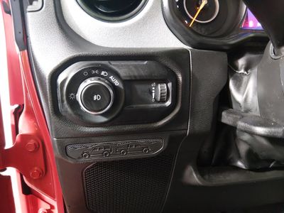 2025 Jeep Wrangler - Photo 13