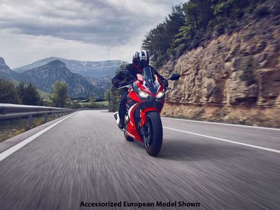 2025 Honda CBR500R - Photo 1