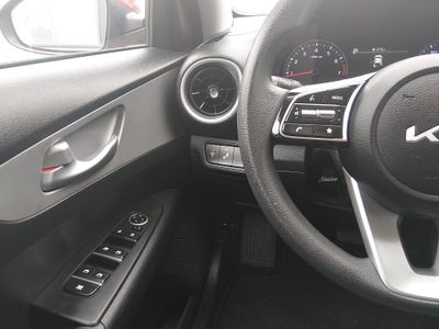 2023 Kia Forte - Photo 17