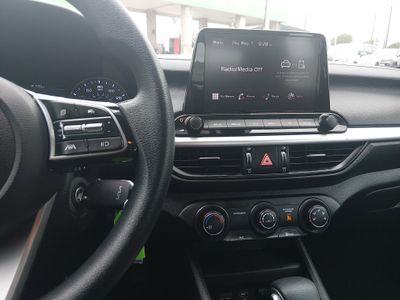 2023 Kia Forte - Photo 18