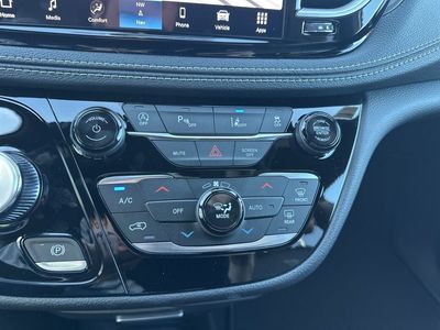 2026 Chrysler Pacifica — photo 13 view