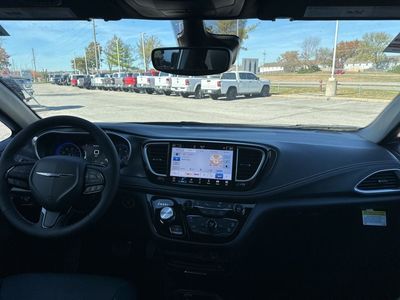 2026 Chrysler Pacifica — photo 12 view