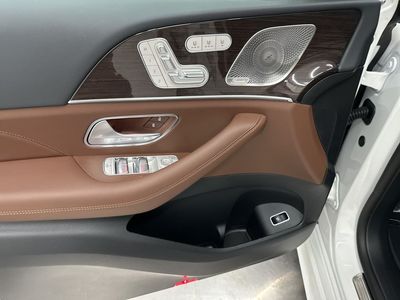 2026 Mercedes-Benz GLE — photo 11 view
