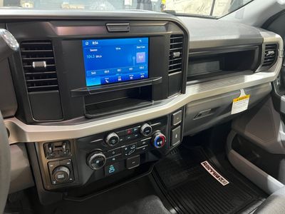 2026 Ford Super Duty F-350 SRW — photo 13 view