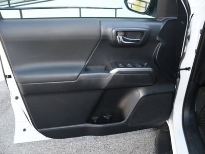 2021 Toyota Tacoma - Photo 8