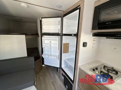 2025 Gulf Stream RV Kingsport Ultra Lite - Photo 17