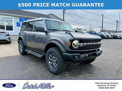 2025 Ford Bronco Badlands in Carbonized Gray Metallic — front three-quarter view