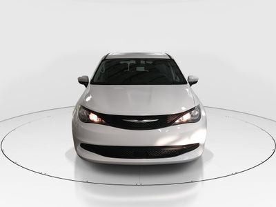 2021 Chrysler Voyager - Photo 2