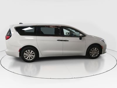 2021 Chrysler Voyager - Photo 8