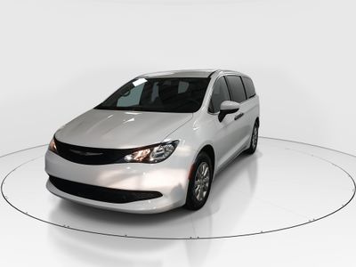 2021 Chrysler Voyager - Photo 3