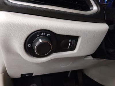 2021 Chrysler Voyager - Photo 13