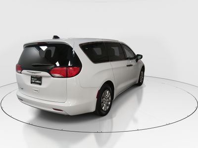 2021 Chrysler Voyager - Photo 7