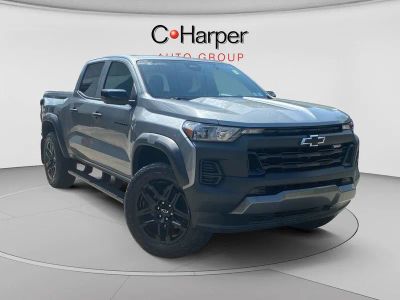 2023 Chevrolet Colorado Trail Boss in Sterling Gray Metallic — front three-quarter view