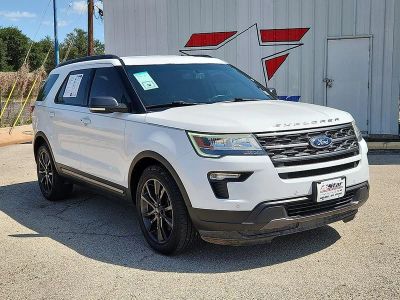 2019 Ford Explorer XLT in Oxford White — front three-quarter view
