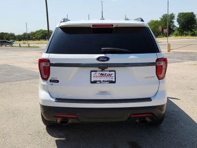 2019 Ford Explorer — interior view