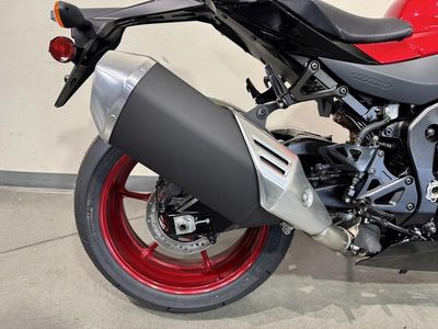 2025 Suzuki GSX-R1000R - Photo 11