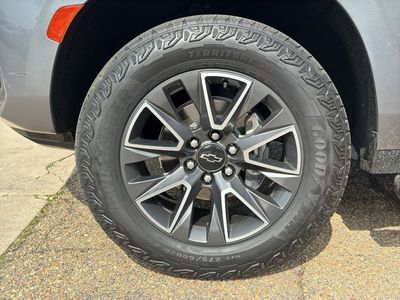 2022 Chevrolet Suburban - Photo 12