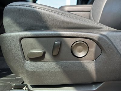 2022 Chevrolet Suburban - Photo 23